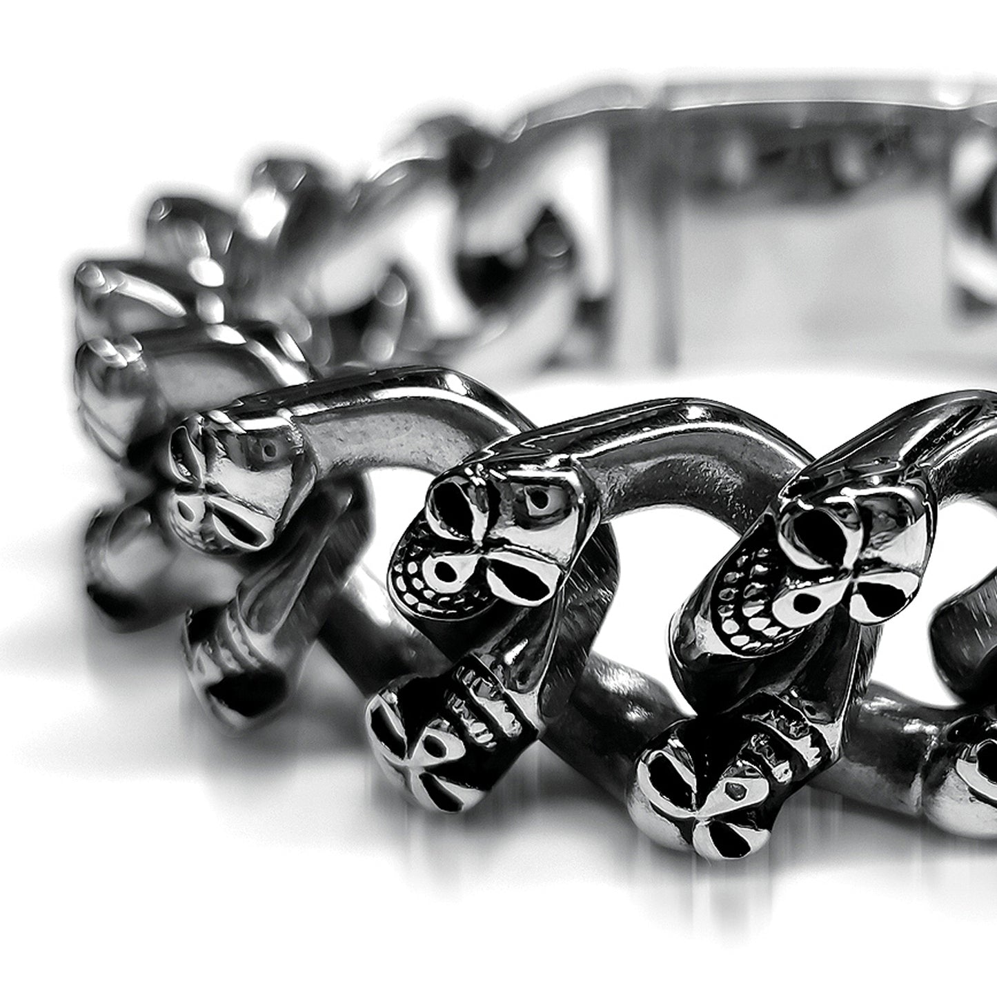 Mens Stainless Steel Chain Bracelet with Pirate Skulls, Fashionable Retro Style, Masculine, for Motorcycle and bicycle enthusiasts, 7.5-9.75 Inches(With Gift Box)